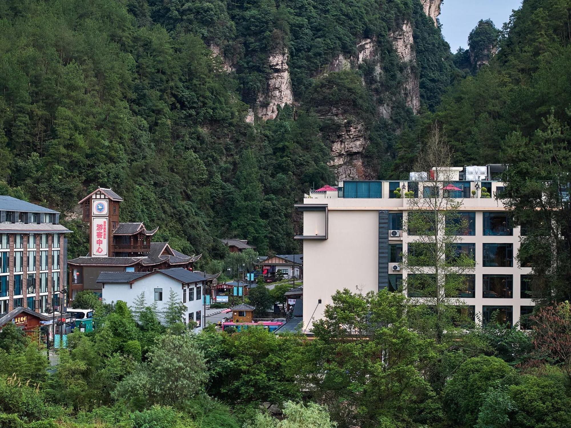Zhangjiajie Utopia Hotel--Free One Way Pick Up Service Over 2 Nights Exterior photo