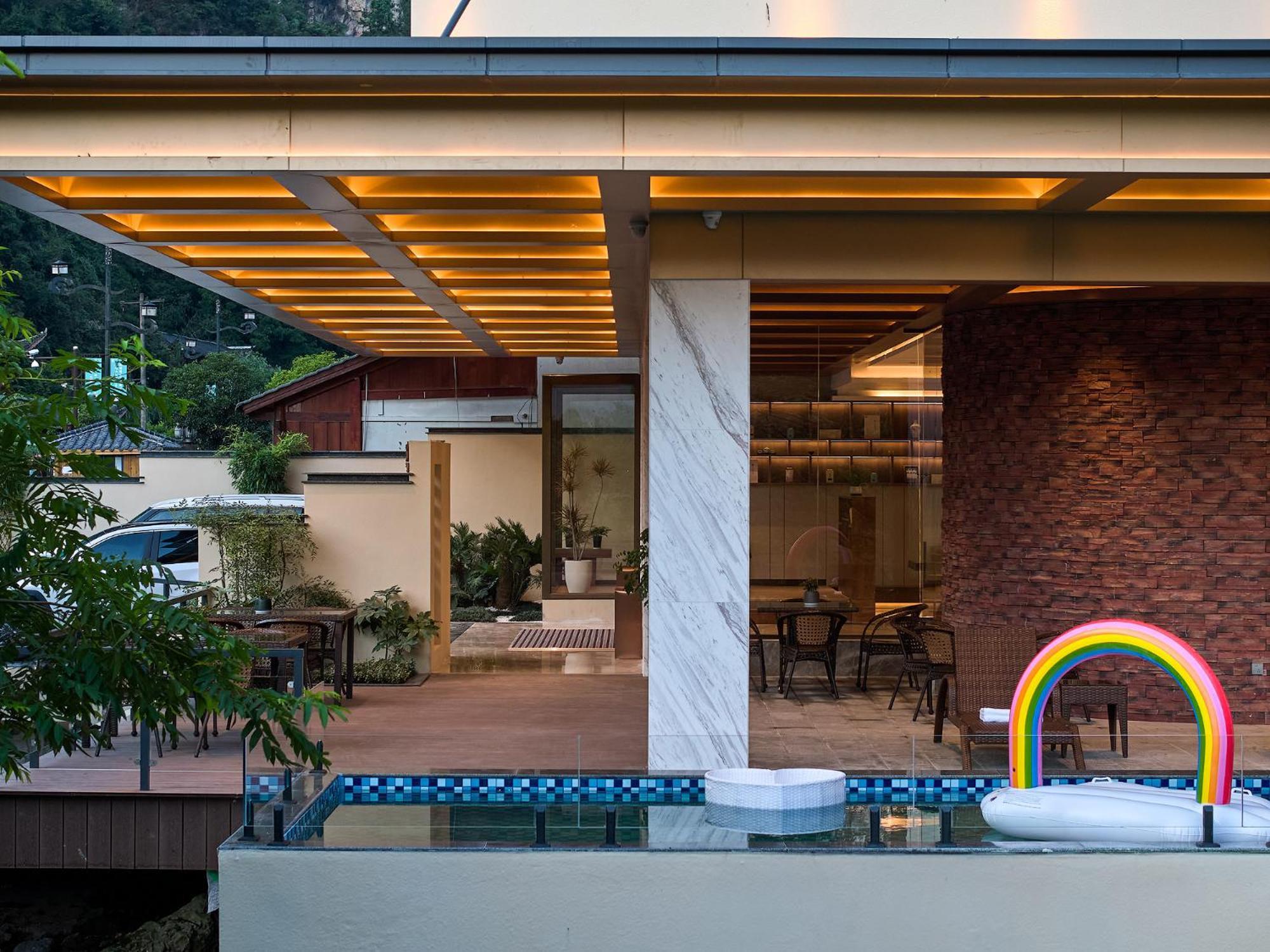 Zhangjiajie Utopia Hotel--Free One Way Pick Up Service Over 2 Nights Exterior photo